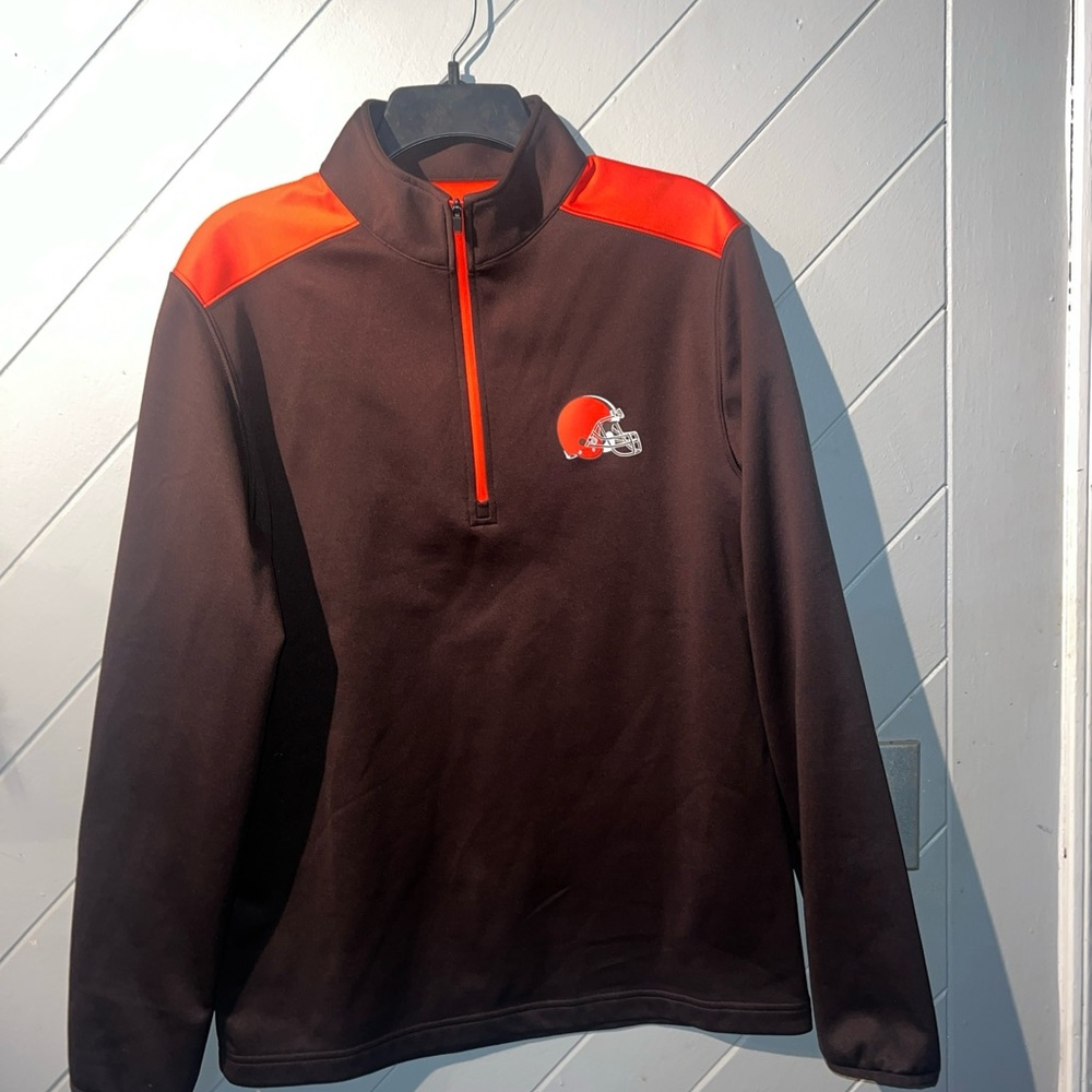 Cleveland Browns pull over zip up